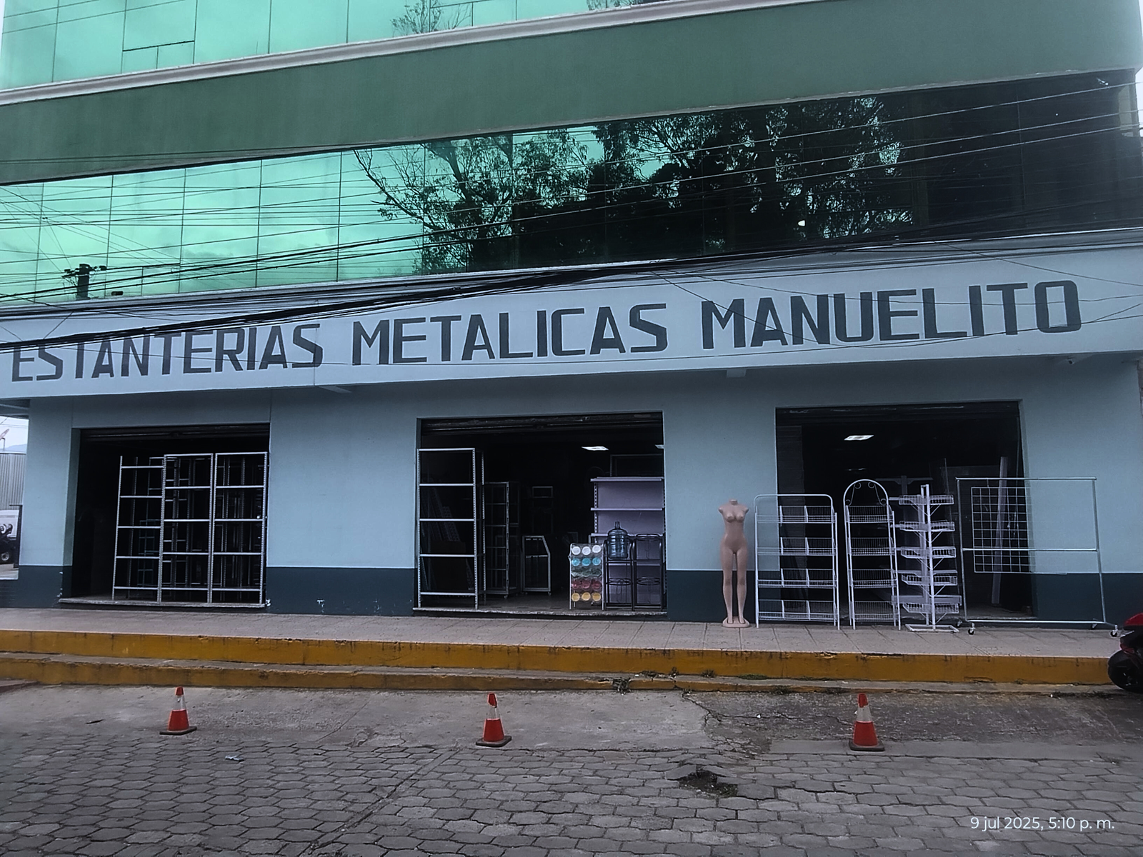 Fachada de Estanterias Manuelito 2